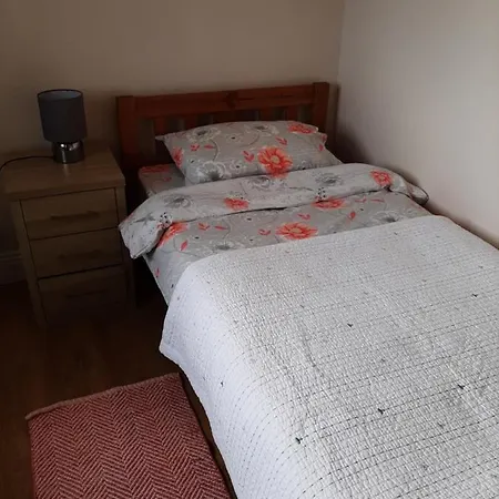 Beautiful Country Sleeps 3